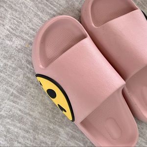 Smiley pink slides size medium
